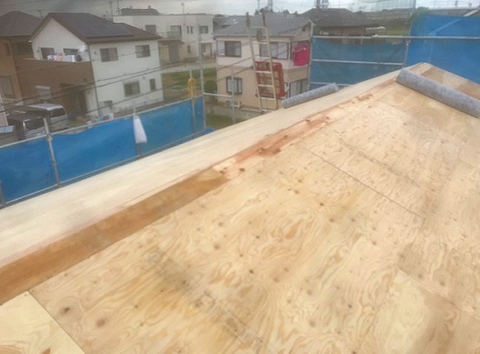 加古川市の葺き替え工事における野地板の施工